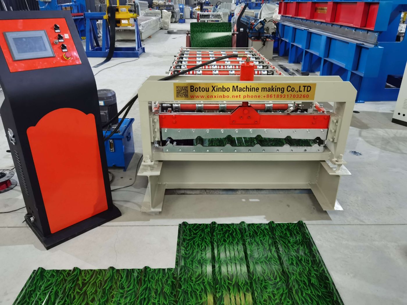 Roof wall panel roll forming machine
