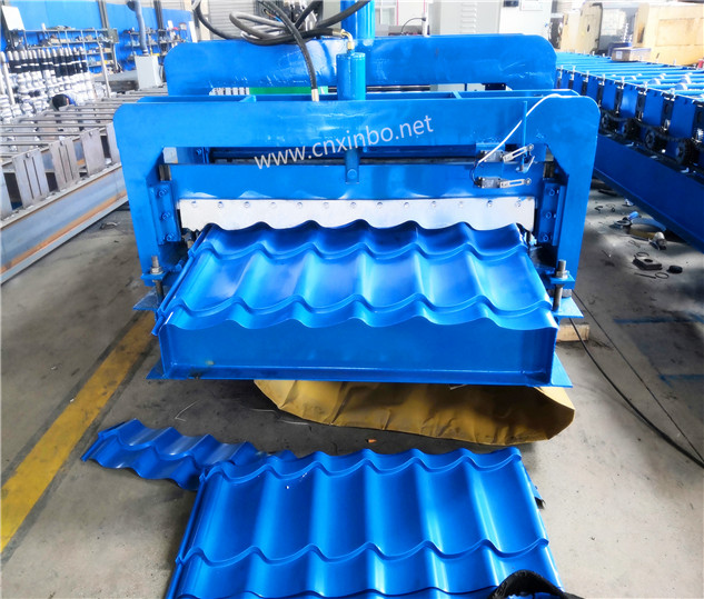 Operation of colored steel equipment for tile press