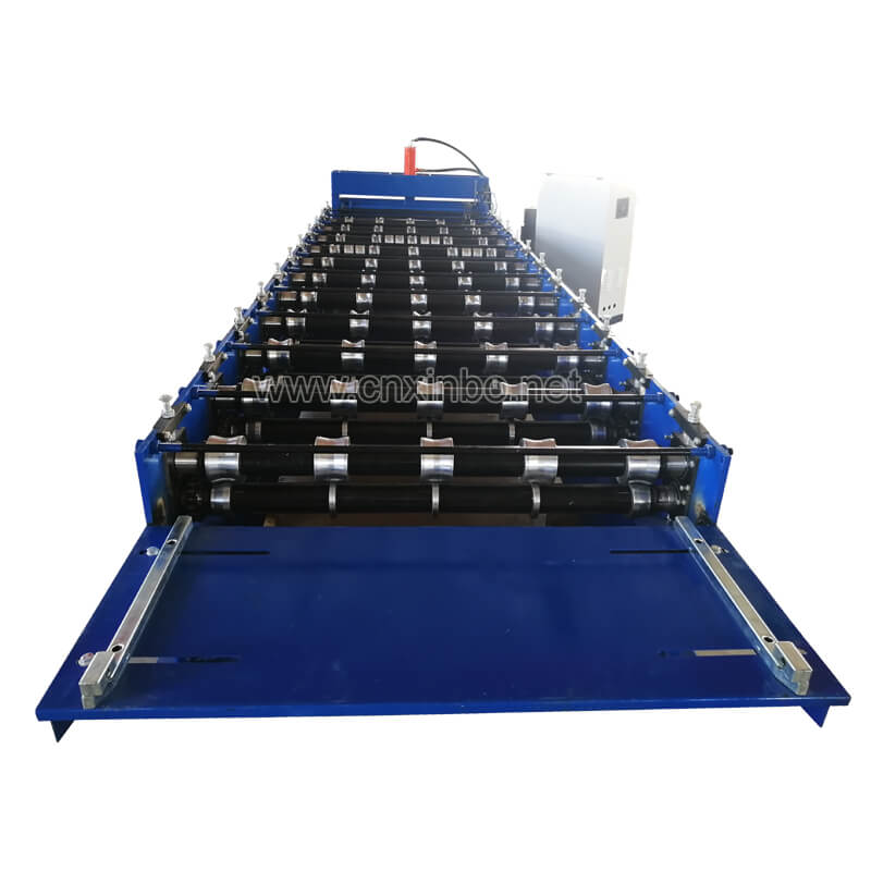 Roof wall panel roll forming machine