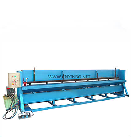 Metal sheet cutting machine