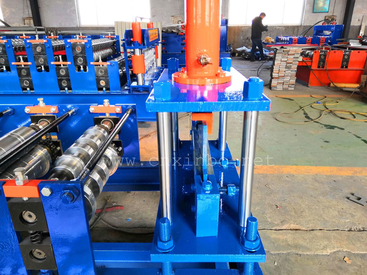 Portable snap type vertical seam metal roll forming machine
