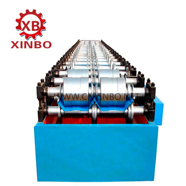 Standing beam roof panel roll forming machine