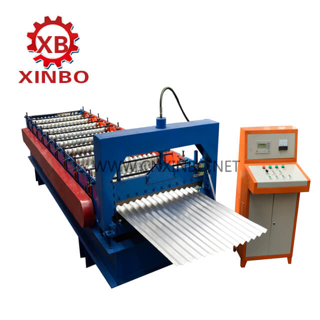 Corrugated roof panel roll forming machine