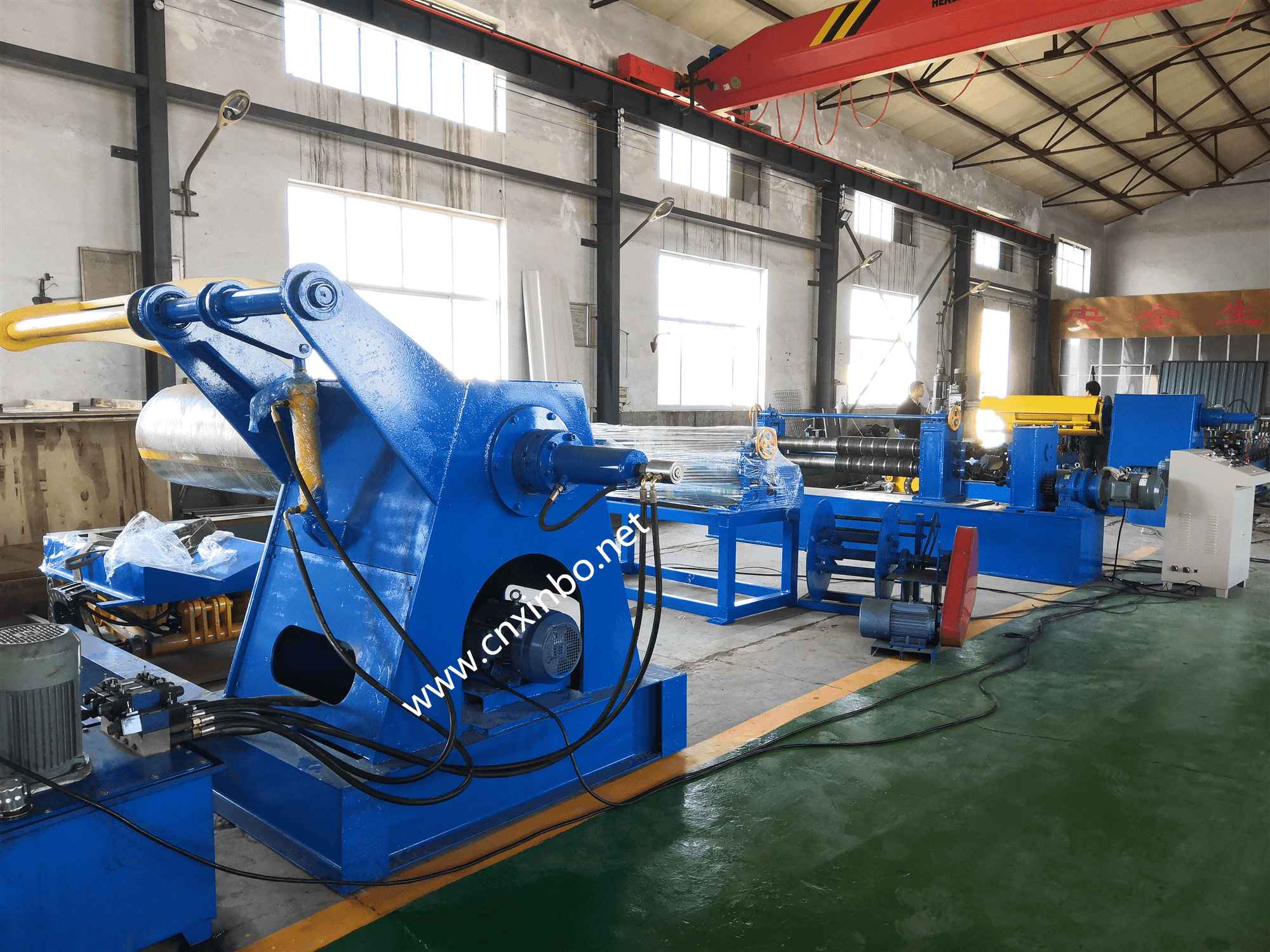 Metal sheet cutting machine