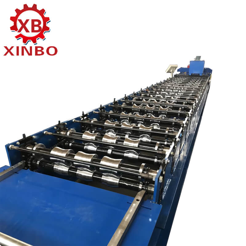 Trapezoidal roof panel roll forming machine