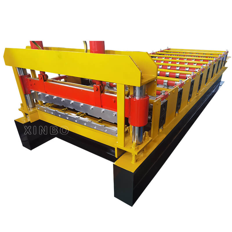 Trapezoidal roof panel roll forming machine