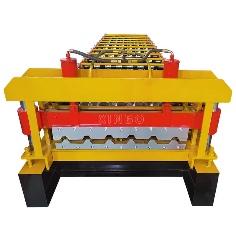 Trapezoidal roof panel roll forming machine