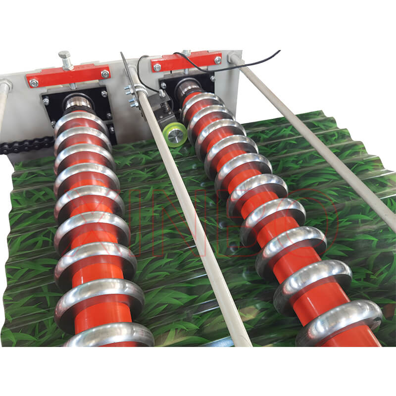 Corrugated metal roofing sheet rolling forming machine