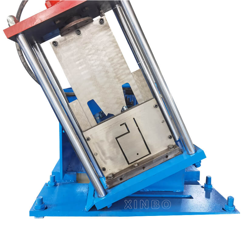 Downpipe roll forming machine