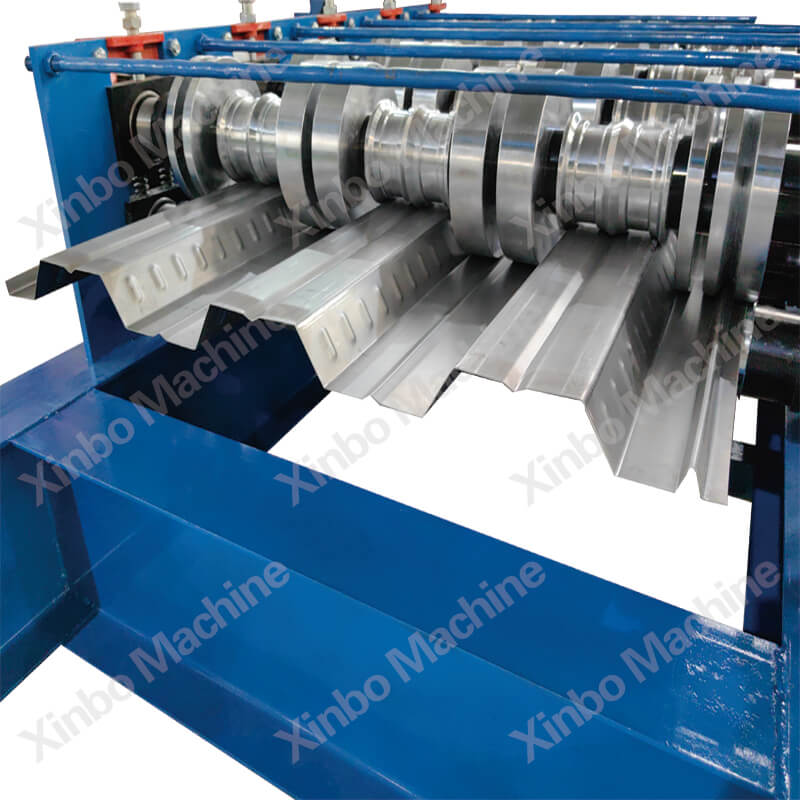 Decking floor roll forming machine