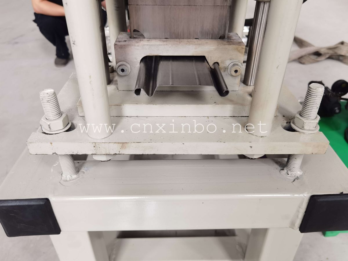 roller shutter door machine